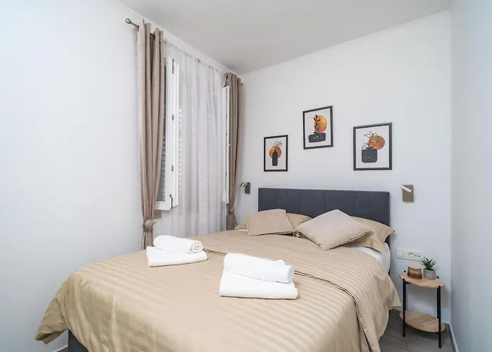 公寓 Rooms&apartments Tomic 斯顿