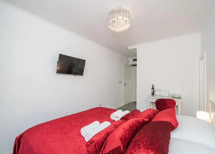 公寓 Rooms&apartments Tomic 斯顿