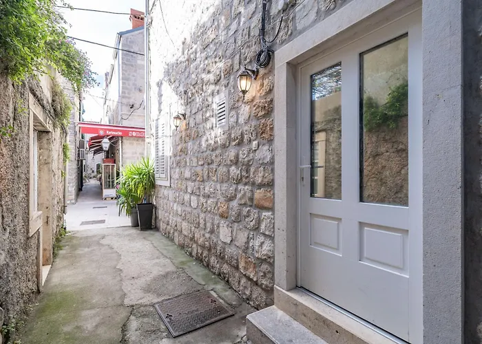 公寓 Rooms&apartments Tomic 斯顿