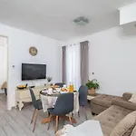 Rooms&apartments Tomic ستون