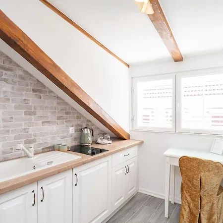 Apartament Rooms&apartments Tomić