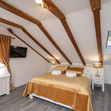 Rooms&apartments Tomic Apartmán *