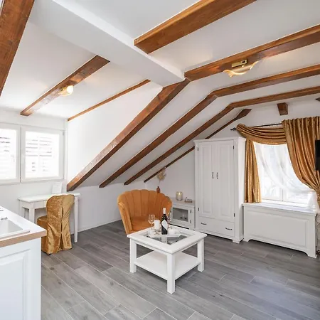 Rooms&apartments Tomić Stone Harbor